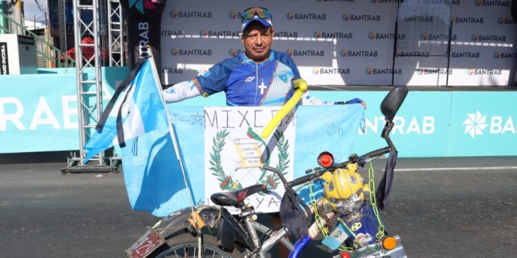 Aficionado a la Vuelta a Guatemala. / Foto: DCA.