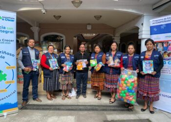 Reconocen el trabajo de los gestores del programa Acompáñame a Crecer en Totonicapán