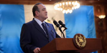 El presidente Alejandro Giammattei reiteró su compromiso con la transmisión de mando. / Foto: Gilber García.