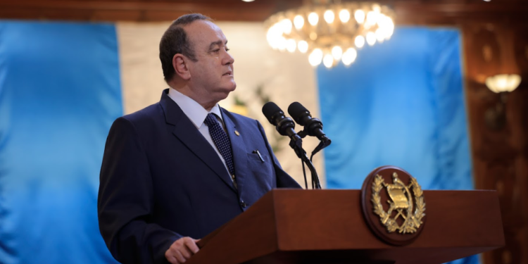 El presidente Alejandro Giammattei reiteró su compromiso con la transmisión de mando. / Foto: Gilber García.