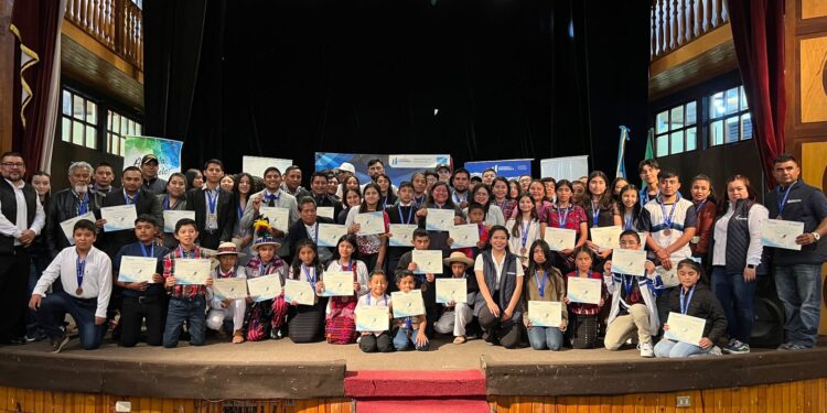 Reconocen a atletas huehuetecos