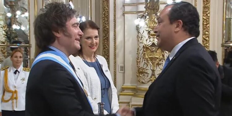 Canciller de Guatemala participa en transmisión del mando presidencial en Argentina