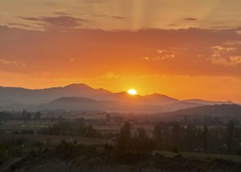 Amanecer en la Llanada Alavesa. / Foto: EFE.