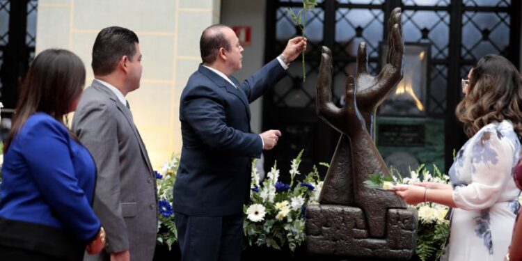 Cambio de la Rosa de la Paz precede conmemoración de la Declaración de los Derechos Humanos