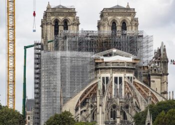 Macron invitará al Papa a la reapertura de Notre Dame dentro de un año