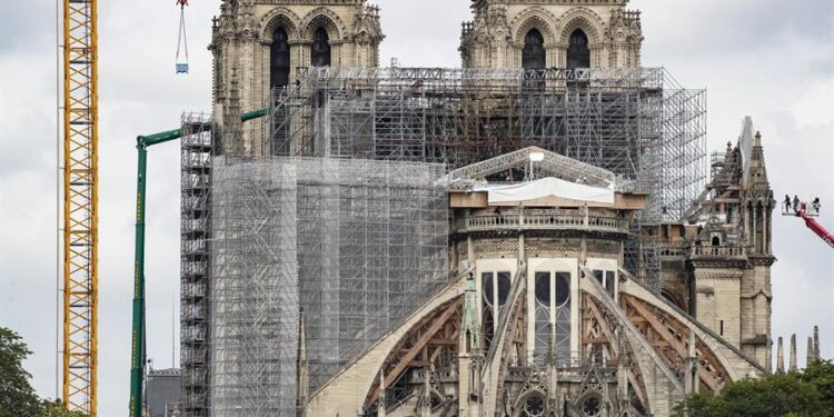 Macron invitará al Papa a la reapertura de Notre Dame dentro de un año