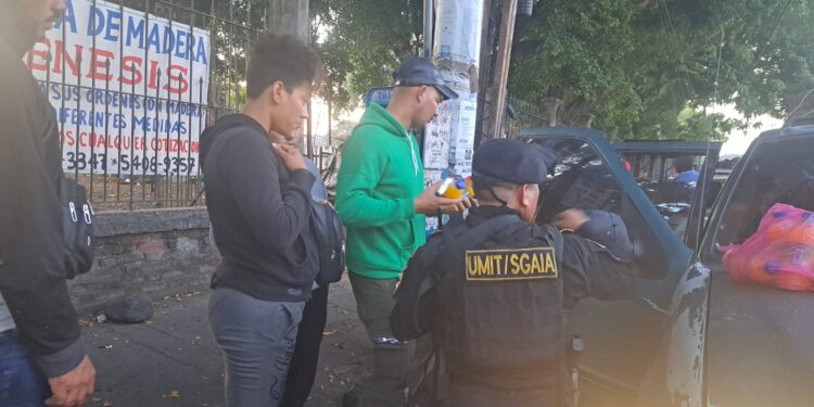 Capturan a presuntos coyotes por el traslado irregular de migrantes