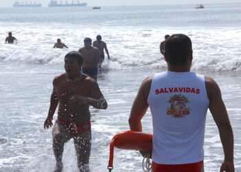 Vigilancia del cuerpo de salvavidas del IGSS. /Foto: IGSS
