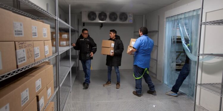 MSPAS abastece servicios de Salud con vacunas contra COVID-19