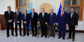 Delegación de la OEA visita Guatemala por invitación del Presidente. / Foto: Noé Pérez.
