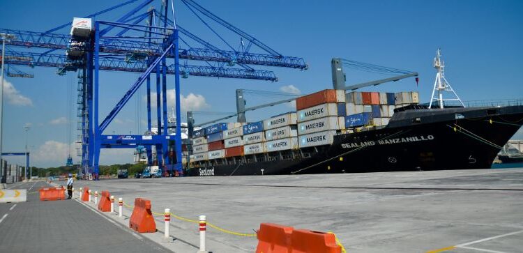 Jefe de Estado indicó que las exportaciones fortalecen la economía del país. // Foto: Comisión Portuaria Nacional.