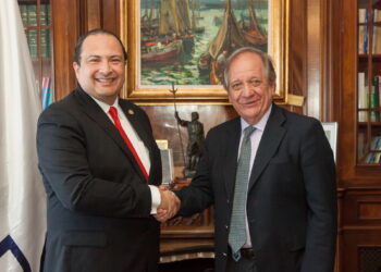 El canciller Mario Búcaro y el secretario general de la ALADI, Sergio Abreu.