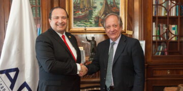 El canciller Mario Búcaro y el secretario general de la ALADI, Sergio Abreu.