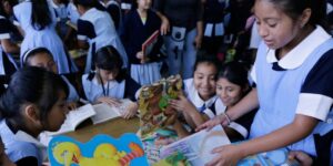 Estudiantes del nivel primario y básico en Guatemala.