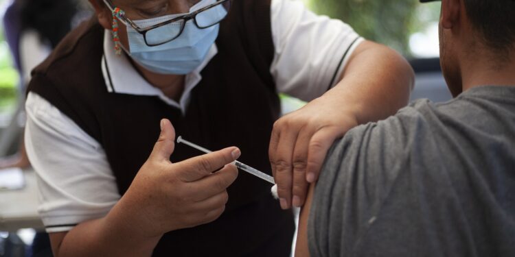 Ministerio de Salud informa sobre nueva variante de COVID-19