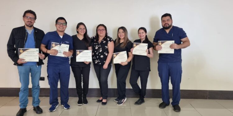 Programa Educación Médica Continua concluye con éxito en Petén