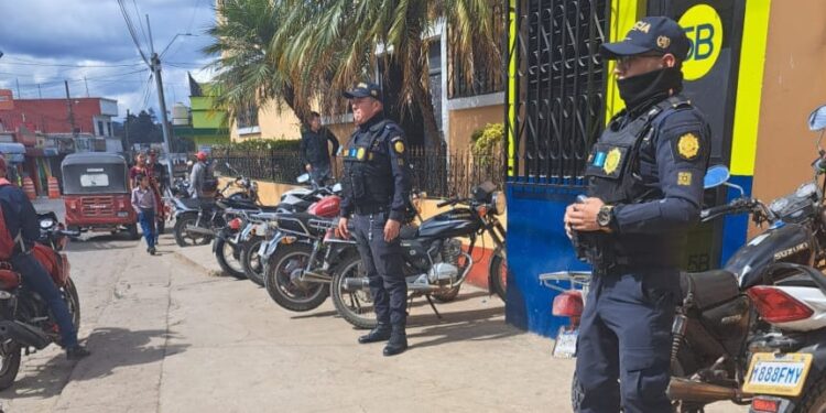 Operativos y patrullajes policiales refuerzan la seguridad a nivel nacional