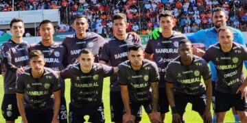Xelajú golea a Achuapa y accede a semifinales
