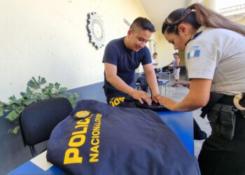 Fortalecen estrategia Dignificación Policial con entrega de uniformes a más agentes