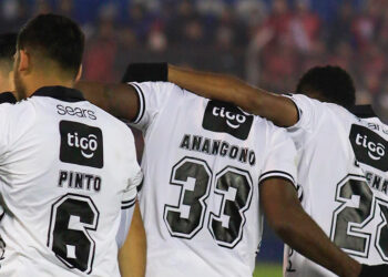 Comunicaciones y Xelajú igualan en la ida de las semifinales