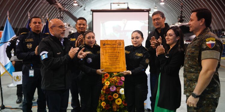 Mingob celebra por primera vez el Día de la Aviación Policial