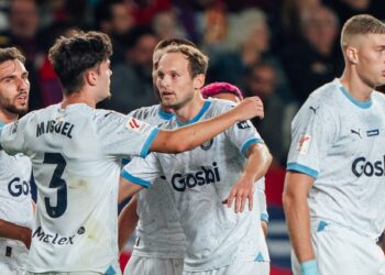 El Girona baila al Barcelona en Montjuic