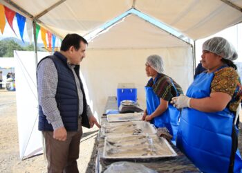 Esta feria destaca la importancia de apoyar y preservar la labor de los pescadores artesanales. / Foto MAGA.