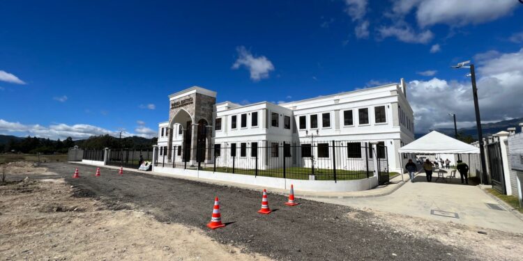 Nuevo edificio de la Empresa Eléctrica Municipal de Huehuetenango permitirá descentralizar los servicios
