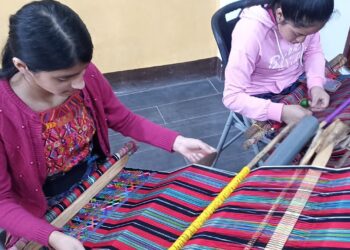 Taller de tejidos tradicionales impulsa el arte local