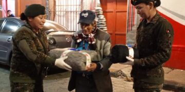 Ejército de Guatemala ayuda a personas en situación de calle en San Marcos