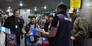 Guatemaltecos viajan a Estados Unidos como parte del Programa de Trabajo Temporal.