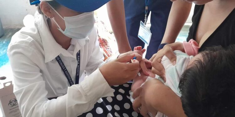 Vecinos de San Benito, Petén, conocieron la importancia de la vacunación. / Foto: MSPAS.