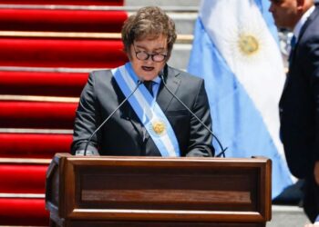 Milei jura “por Dios y por la patria” al asumir la Presidencia de Argentina