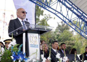 Aumentan salarios para el personal policial