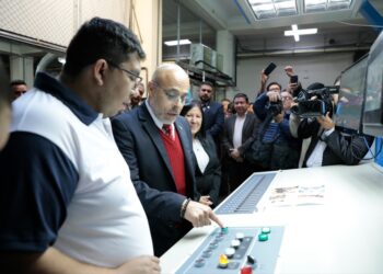 Inauguran máquina rotativa Offset de la Tipografía Nacional