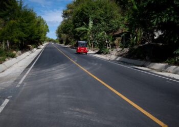 Mejoramiento de carretera en San Cristóbal Verapaz, Alta Verapaz.