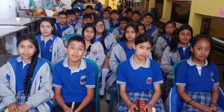 Al menos 30 estudiantes conocieron sobre buenas prácticas de alimentación. /Foto: Sesan