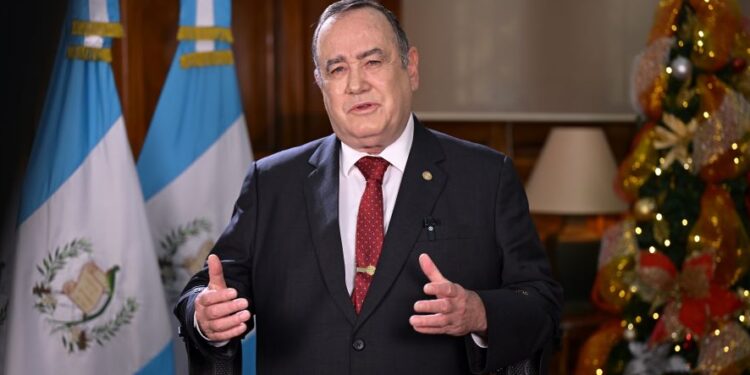 En mensaje navideño, el presidente Giammattei destaca avances significativos en educación y salud