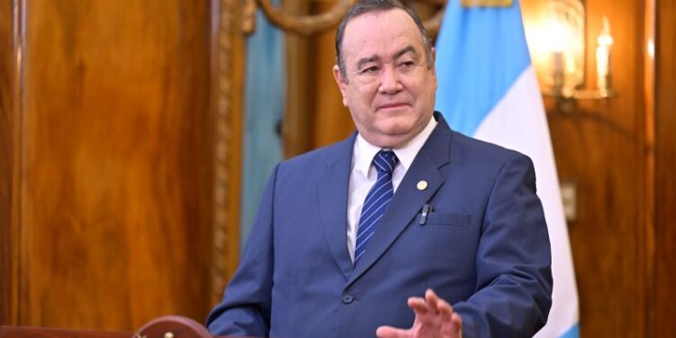 Presidente Giammattei anuncia incrementos al salario mínimo