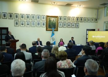 Presentan proceso de transmisión de mando presidencial al cuerpo diplomático