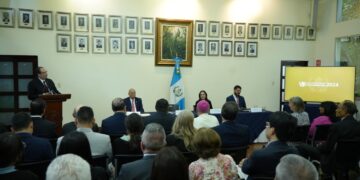 Presentan proceso de transmisión de mando presidencial al cuerpo diplomático