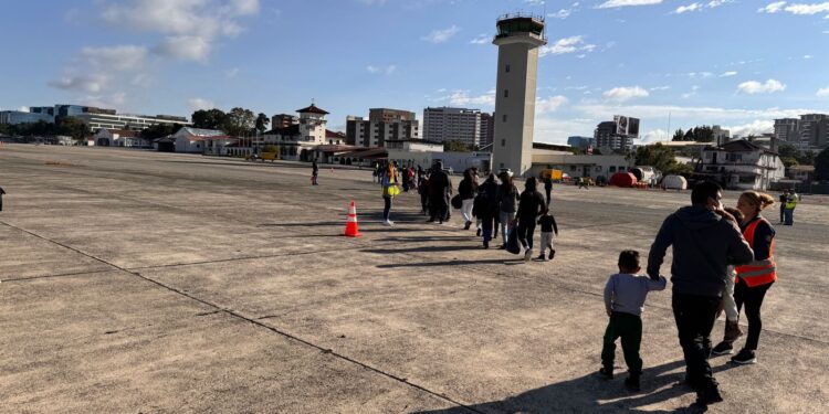 Retornan 135 guatemaltecos desde Estados Unidos
