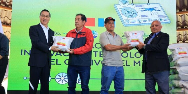 Brindan capacitación innovadora para agricultores en Baja Verapaz