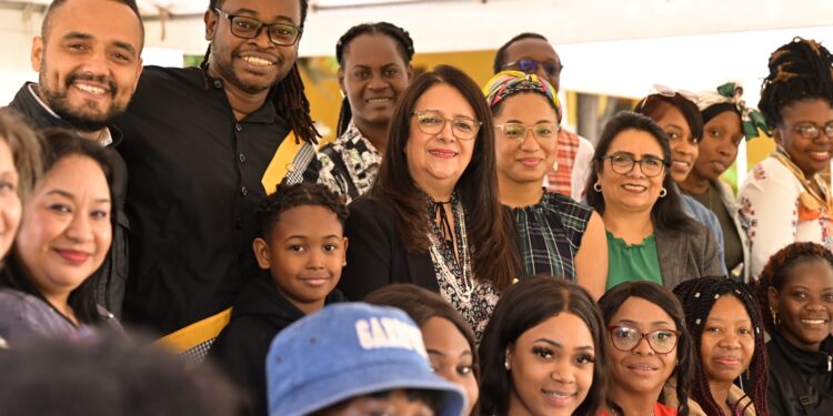 Ministra de Educación se reunió con integrantes del pueblo garífuna. /Foto: Álvaro Interiano