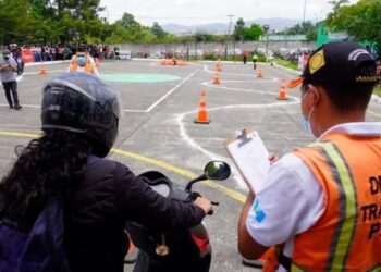 Cierre de servicios en el Departamento de Tránsito, por asueto