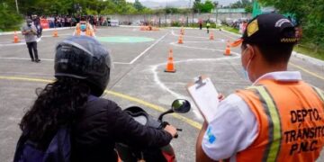 Cierre de servicios en el Departamento de Tránsito, por asueto