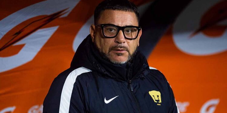 Pumas se queda sin entrenador, tras la renuncia de Antonio Mohamed