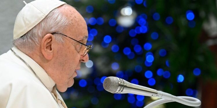 El Papa pide no olvidar la esencia de la Navidad, distraídos por el consumismo