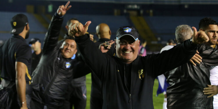 Willy Olivera deja de ser técnico de Comunicaciones