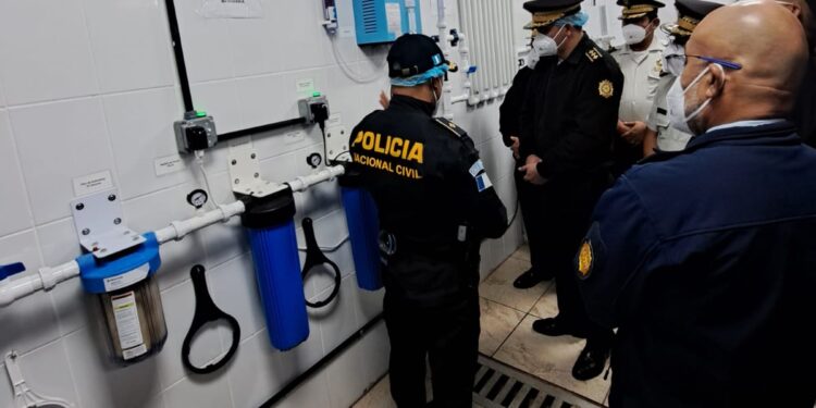 Inauguración de la planta purificadora de agua para la PNC